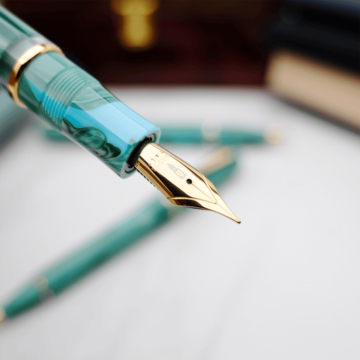Delta Duna "P" Fountain Pen - Vortex Green - Gold Trim - Pen Boutique Ltd
