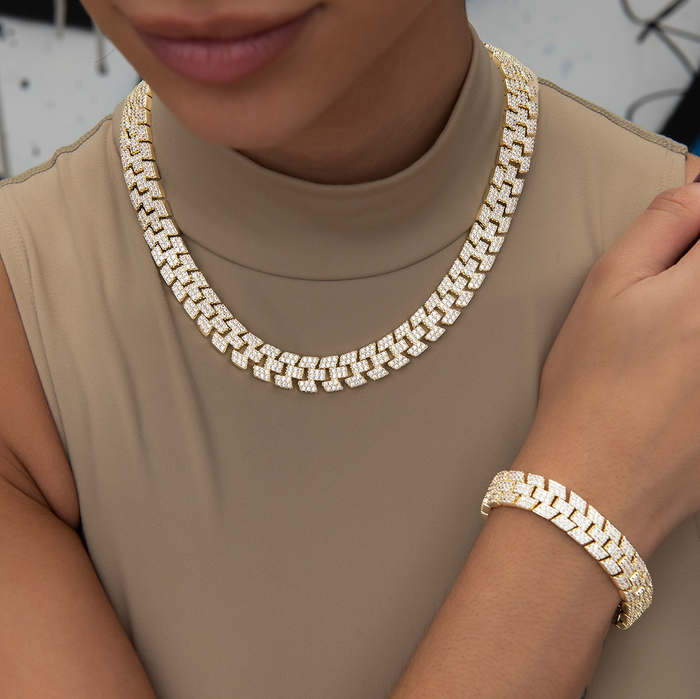 Diamond Spine Necklace in Yellow Gold