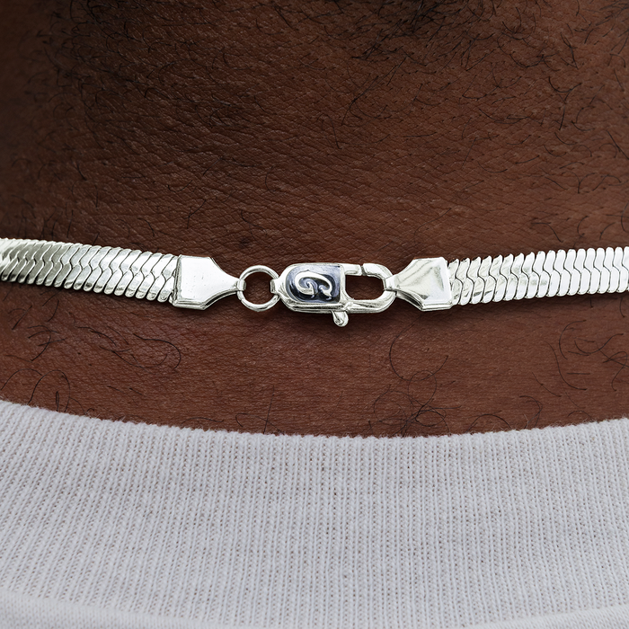 Herringbone Chain in White Gold- 8mm