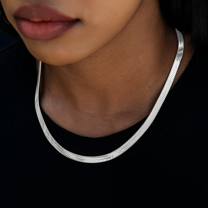 Herringbone Necklace in White Gold- 8mm