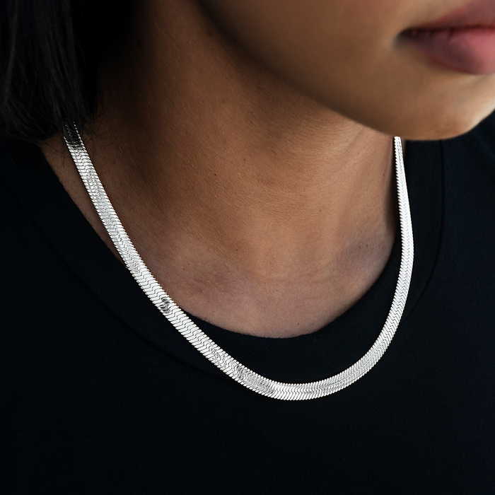 Herringbone Necklace in White Gold- 8mm