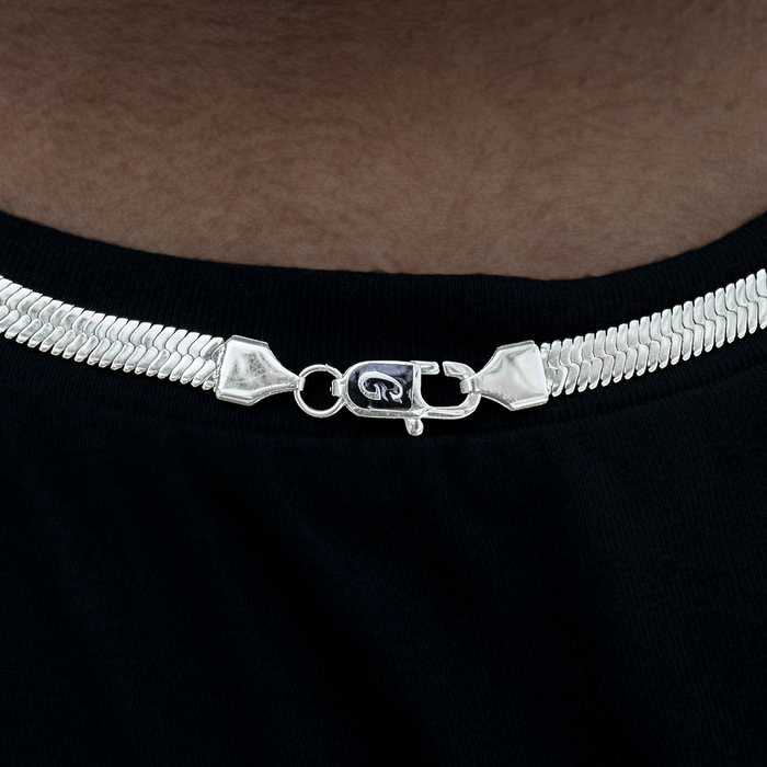 Herringbone Necklace in White Gold- 8mm