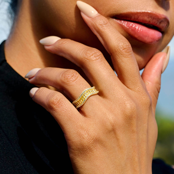 Iced Curve Ring in Yellow Gold Vermeil