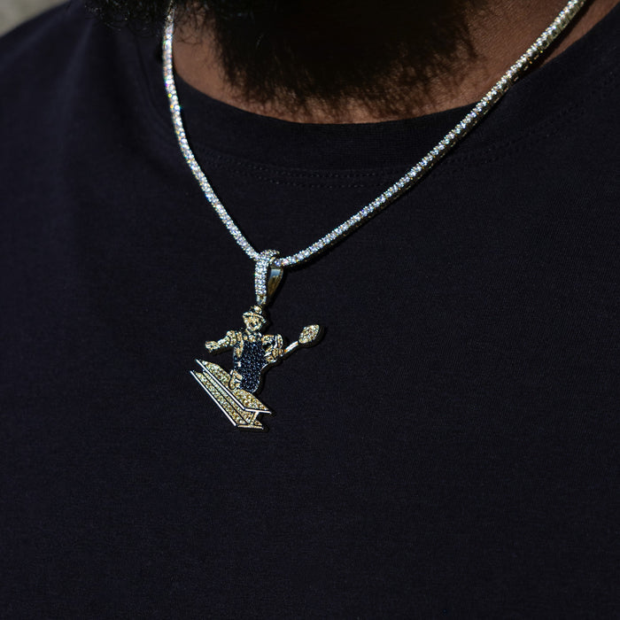Pittsburgh Steelers Official NFL Vintage Logo Pendant in Yellow Gold