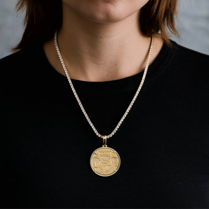 Sacramento Kings Official NBA Coin Pendant in Yellow Gold