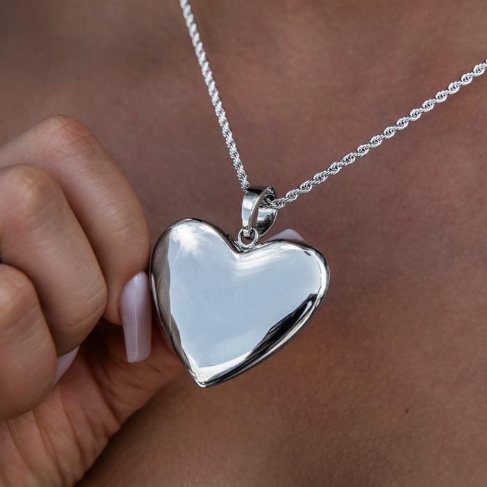 Simple Heart Pendant in White Gold