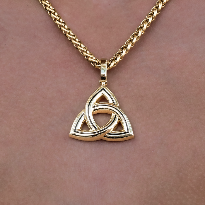 Trinity Knot Pendant in Yellow Gold