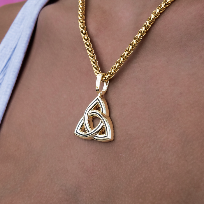 Trinity Knot Pendant in Yellow Gold